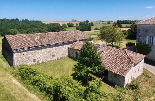 Bourg-de-Visa House | Quiet cottage in a renovated stone house with private garden