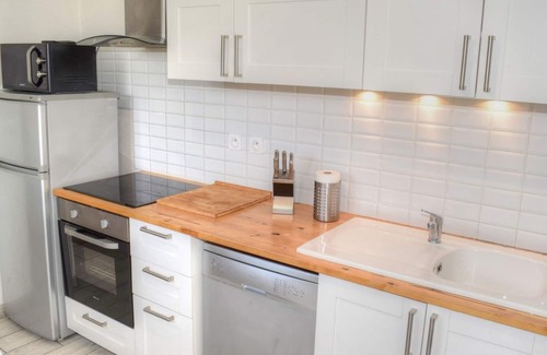 Luynes Cottage | Quiet Cottage with Shared Heated Pool near Loire Castles and Vineyards