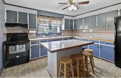 Dickson Cottage | Quiet Country cottage in Dickson, Tennessee. Only 40 miles from West Nashville.