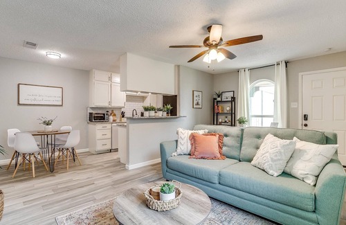 Westworth Village House | Quiet & Cozy Home - Ideal for Long Term Stays