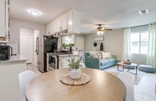 Westworth Village House | Quiet & Cozy Home - Ideal for Long Term Stays