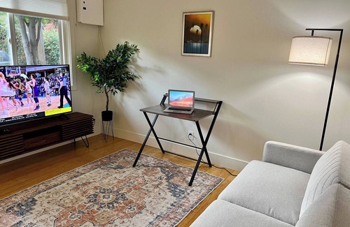 Belmont Bed & Breakfast | Quiet & Cozy, Walk 2 Shop, Laundry Parking & Patio
