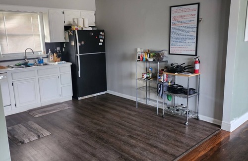 Chicago Ridge House | Quiet cul-de-sac with huge fenced in backyard