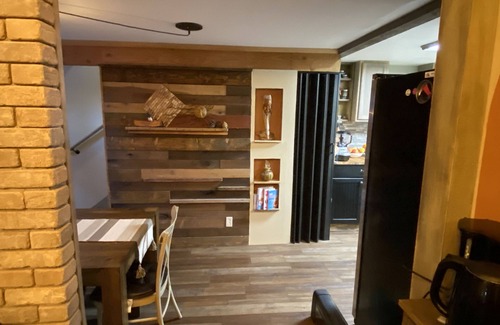 Deschutes River Woods Ski Chalet | Quiet, Cute Living Quarters w/Mountain View and River