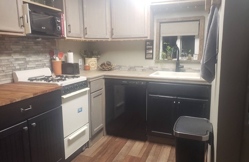 Deschutes River Woods Ski Chalet | Quiet, Cute Living Quarters w/Mountain View and River