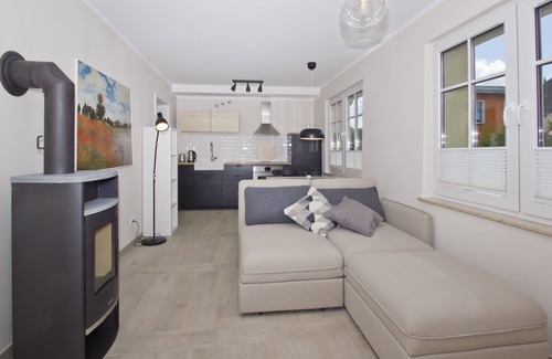 Middelhagen Apartment | Quiet location close to the sea, use of garden - Ferienhaus Auszeit FeWo 02