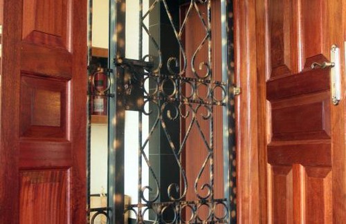 Thompson Estate Bed & Breakfast | Quiet Double Room in Nairobi
