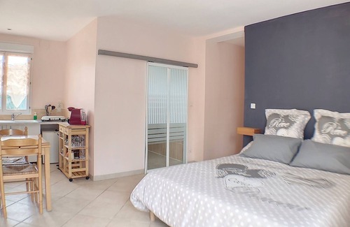 Comigne Apartment | Quiet, elegant studio rental