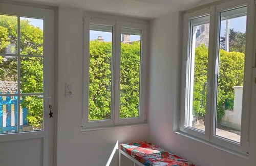 Saint-Pierre-Quiberon House | Quiet family home with enclosed garden, just a stone's throw from the sea!