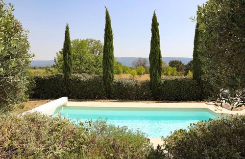 Cabrieres-d'Avignon Villa | Quiet family friendly vacation home for 6 to 10 pers.