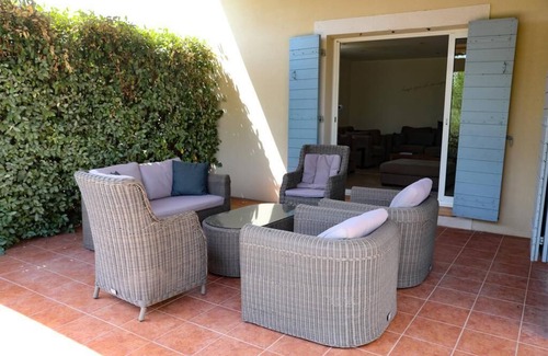 Cabrieres-d'Avignon Villa | Quiet family friendly vacation home for 6 to 10 pers.