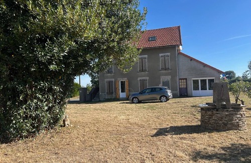 Louroux-de-Bouble House | Quiet family home with large garden