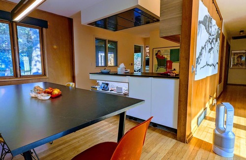 Monona House | Quiet, family-friendly home on lake bike path 10 minutes from downtown Madison