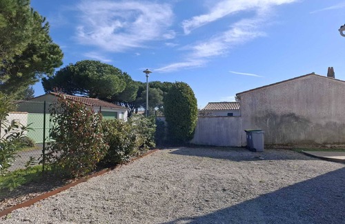 Loix House | Quiet family home in LOIX with 8 beds and enclosed garden.