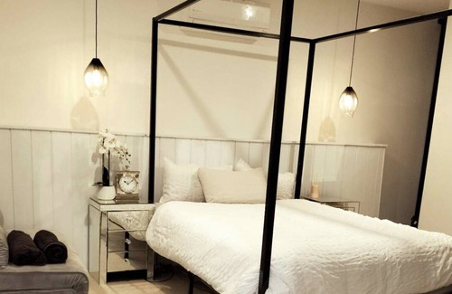 Geelong Apartment | Quiet Garden Apartment