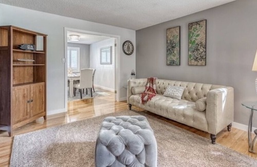Southwest Calgary House | Quiet getaway in elegant 5 bedroom home