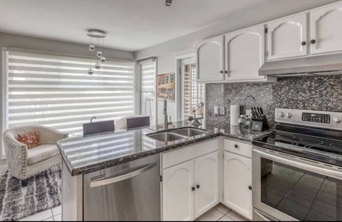 Southwest Calgary House | Quiet getaway in elegant 5 bedroom home