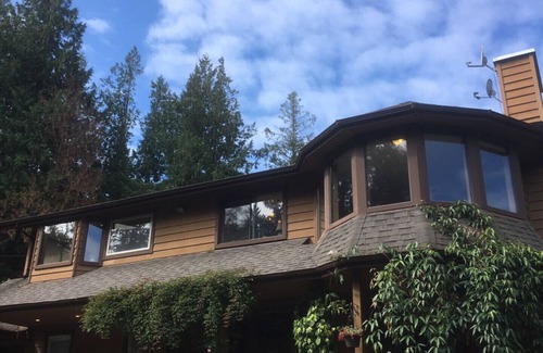 North Saanich House | Quiet hideaway near Sidney, BC with king bed, kitchenette and private bathroom