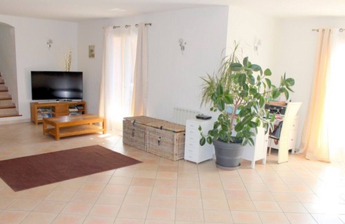 Chateaurenard House | Quiet hillside villa with spa and pool in Provence