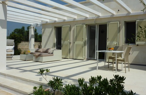 Manduria House | Quiet holiday house with sea view and spacious garden, 2-4 pers.