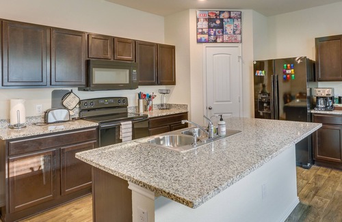 Manor House | Quiet Home w/ Fenced Yard - 16 Mi to UT Austin!