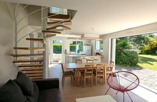 Arzon House | Quiet house - a stone's throw from the port and beach, large garden