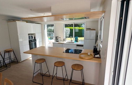 Arzon House | Quiet house - a stone's throw from the port and beach, large garden