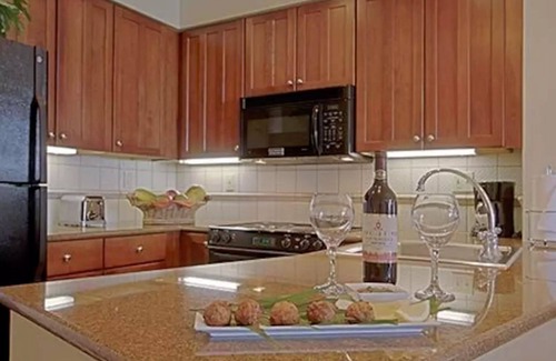 Key West Condo | QUIET KEY WEST RESORT NEXT TO AIRPORT - FANTASY FEST - 2/2 WATERFRONT BALCONY