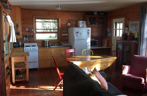 Hayward Cabin | Quiet Lakeside Solitude