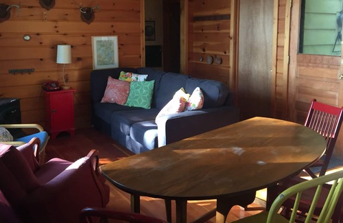 Hayward Cabin | Quiet Lakeside Solitude