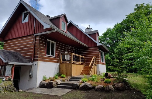 Lac Superieur Village Cottage | Quiet Laurentian Getaway, Close to the Excitement