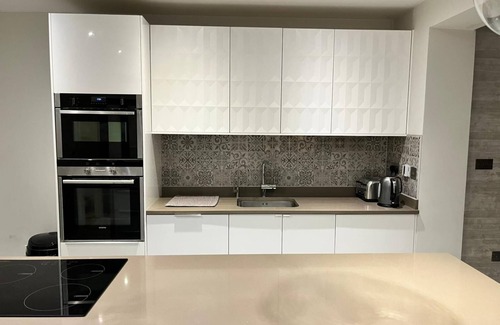 Rayners Lane House | Quiet location; easy access to London. Good transport links to Heathrow Airport.