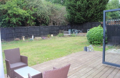 Rayners Lane House | Quiet location; easy access to London. Good transport links to Heathrow Airport.