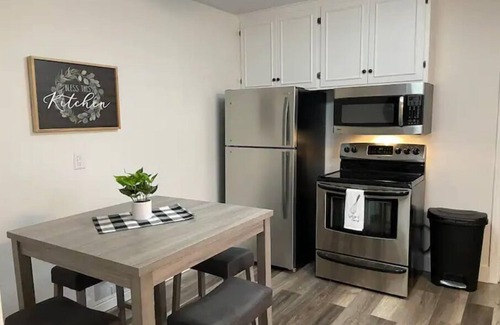 Billings House | Quiet & Minutes to Both Hospitals, Airport, Downtown, & Colleges