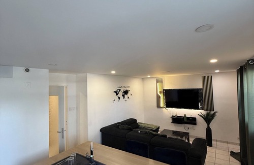 Quartier Capuche-Allies Apartment | Quiet modern 2-bedroom apartment in good location T3 Grenoble