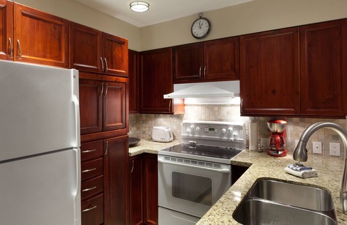 Blackcomb House | Quiet Mountain Location - Wood Burning Fireplace, Parking, Wifi