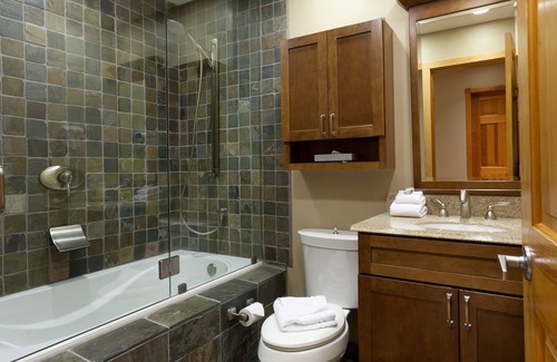 Blackcomb House | Quiet Mountain Location - Wood Burning Fireplace, Parking, Wifi