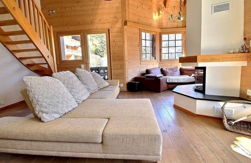 Champery Apartment | Quiet, near the village and the free shuttle stop for the cableway, 3 bedrooms, wifi and parking spa
