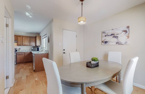 North Campus House | Quiet Nobhill Home, 2bd/1ba, Dog Friendly w/YARD
