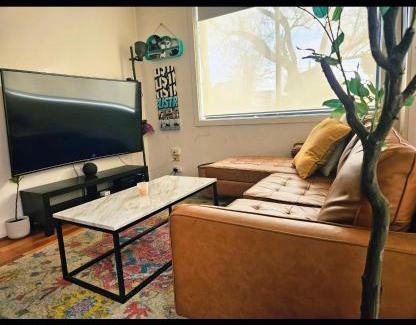 Northcote Apartment | Quiet, Peaceful Northcote Unit