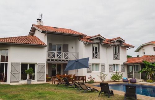 Anglet House | Quiet pied-à-terre close to beaches. Ideal for families and friends