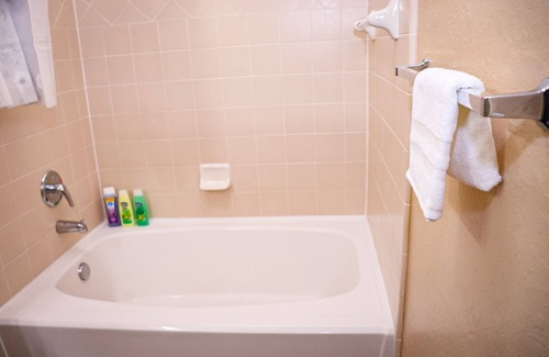 Snellville Apartment | Quiet place pet friendly with pool🏊‍♂️ and gym🏋‍♂️