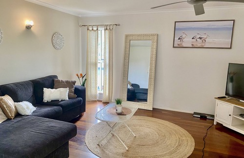 Urangan House | Quiet Queenslander 600m from the beach!