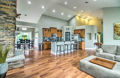 Audubon House | Quiet Retreat w/Kayak & Patio, Walk to Lake!