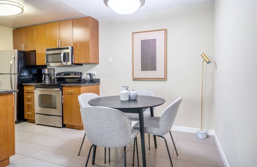 Santa Clara Apartment | Quiet Santa Clara 2BR w/ Pool, Spa, near University,Train, by Blueground