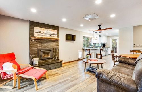Oak Harbor House | Quiet & secluded getaway with backyard, firepit, wraparound deck & wood stove