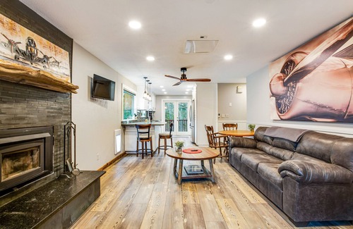 Oak Harbor House | Quiet & secluded getaway with backyard, firepit, wraparound deck & wood stove