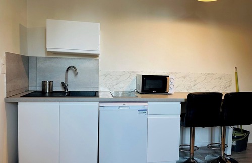 Old Town Apartment | Quiet Studio 11 with Wifi and Parking Troyes