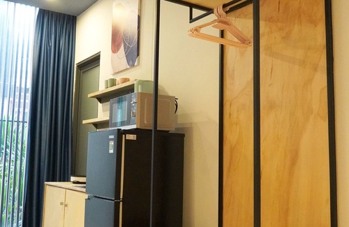 Phu Nhuan Apartment | Quiet Studio with Kitchen in bustling area close to Airport