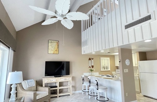 Villa Sabine Condo | Quiet, Sunny & Cheap! Walk to the Beach!n2 Night Getaways